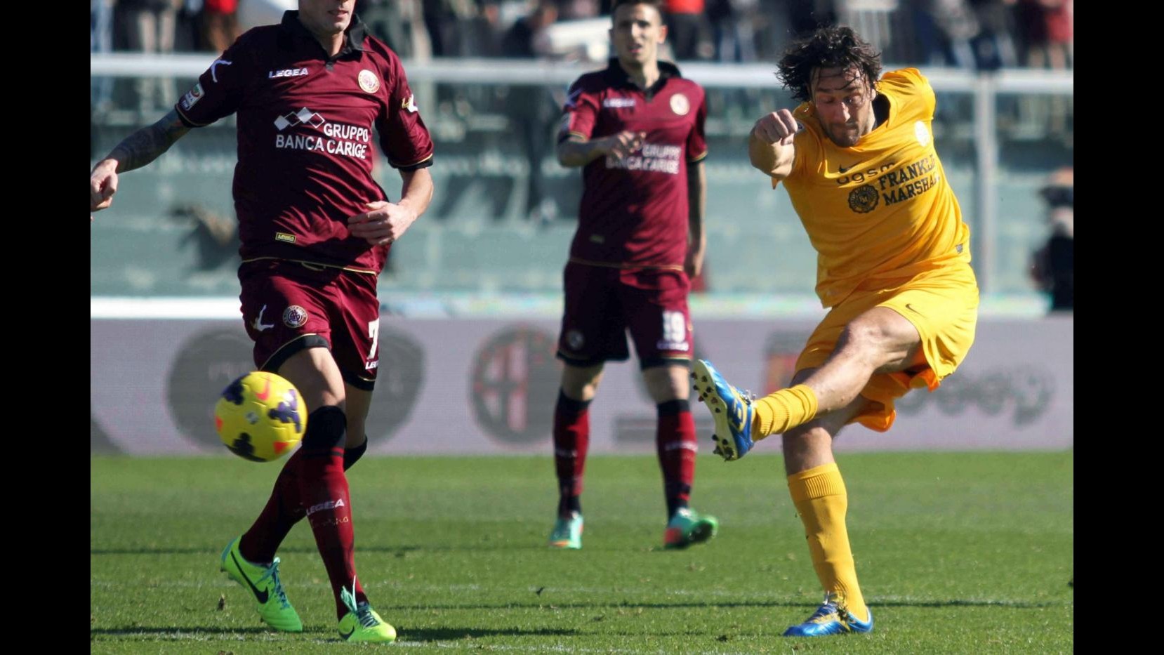 Serie A, riscatto Verona con super Toni: Livorno ko 3-2 al Picchi, il cuore non basta