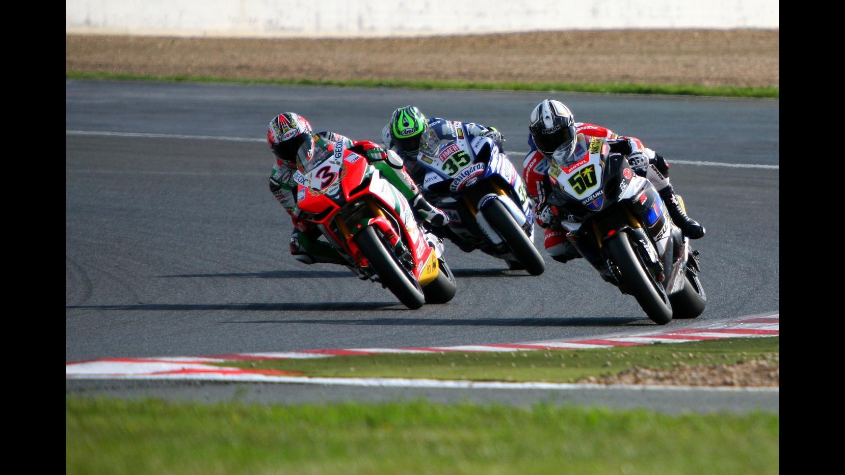 Superbike, round Phillip Island: vincono Laverty e Guintoli. Storico successo Mv Agusta in Supersport