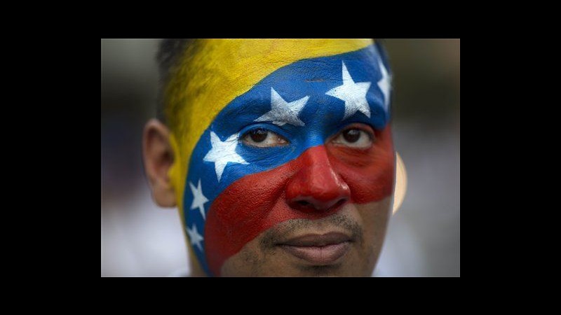 Venezuela, a Caracas marce pro e contro Maduro, presente Capriles