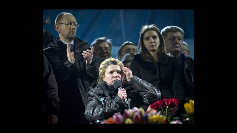 Ucraina, Yanukovych rimosso e via da Kiev. Tymoshenko al Maidan: Non è finita