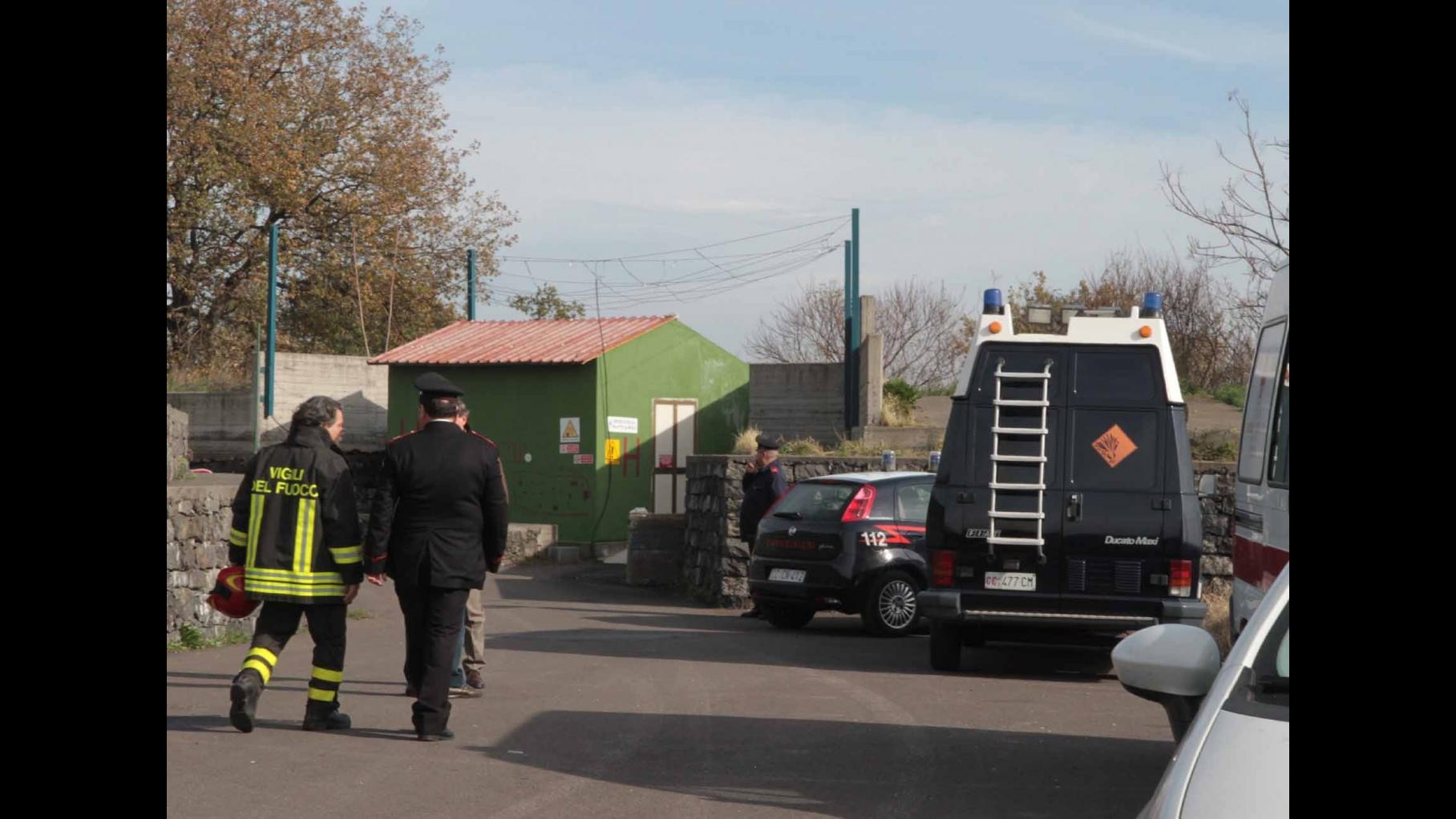 Salerno, morto mentre prepara botti Capodanno, fratello tenta suicidio