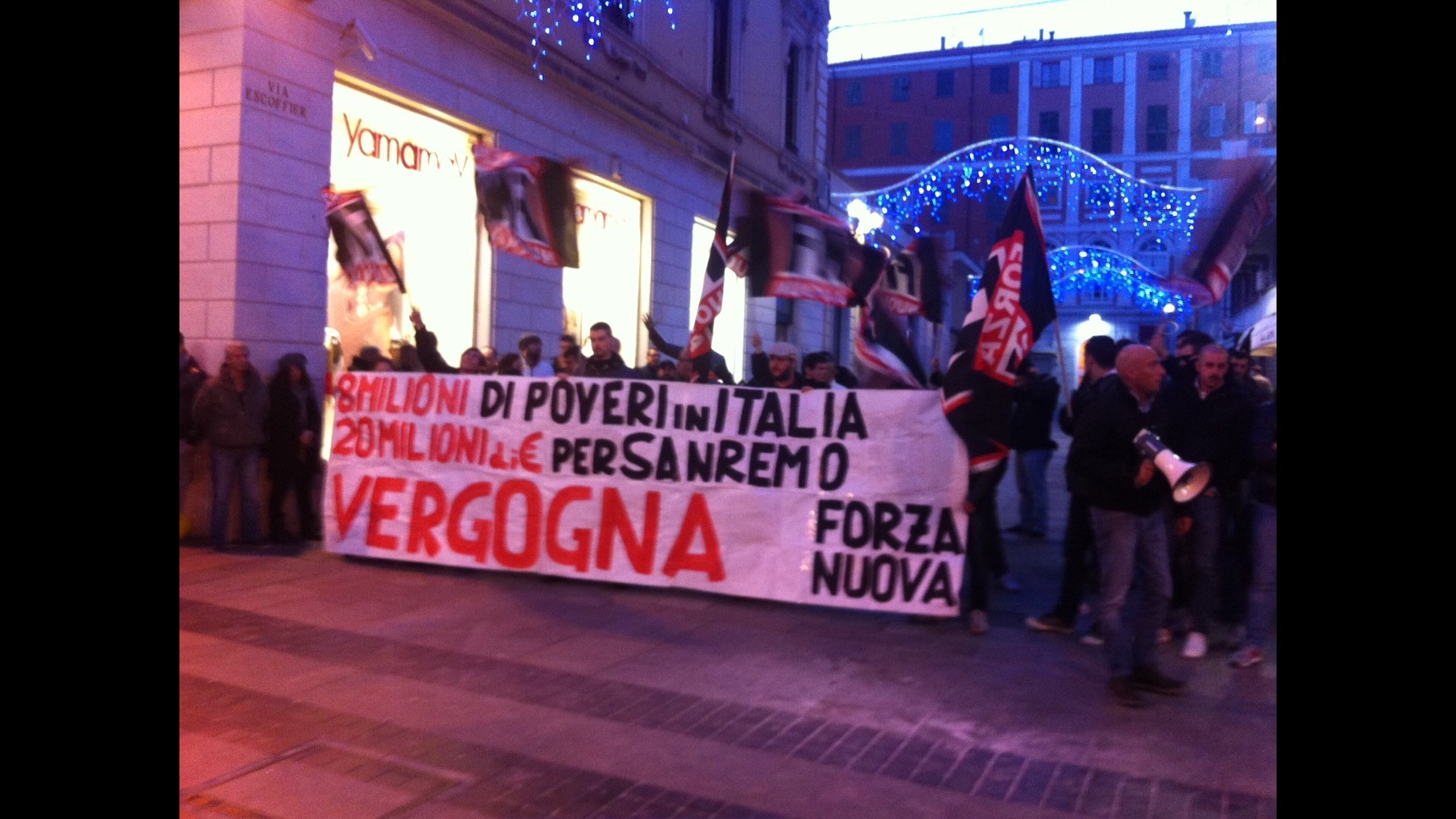 Sanremo, manifestazione Forza Nuova all’Ariston: Festival troppo costoso