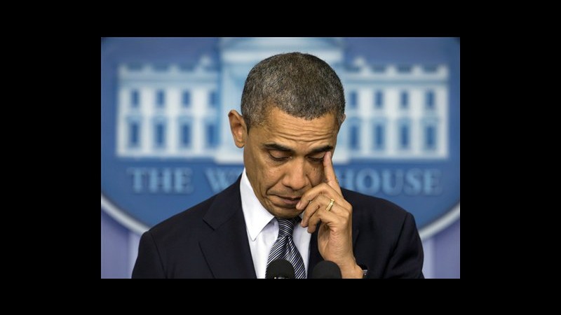 Strage Newtown, Obama in discorso settimanale: Cuore pesante di dolore