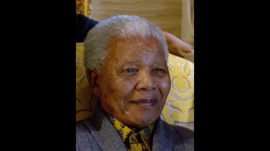 Sudafrica, ottavo giorno in ospedale per Mandela