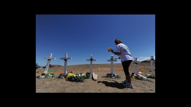 Strage Newtown, sdegno parenti vittime cinema Aurora: Controllare armi