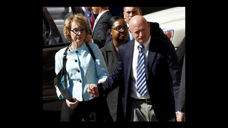 Strage Newtown, marito Giffords: Ora leader Usa rivedano leggi su armi