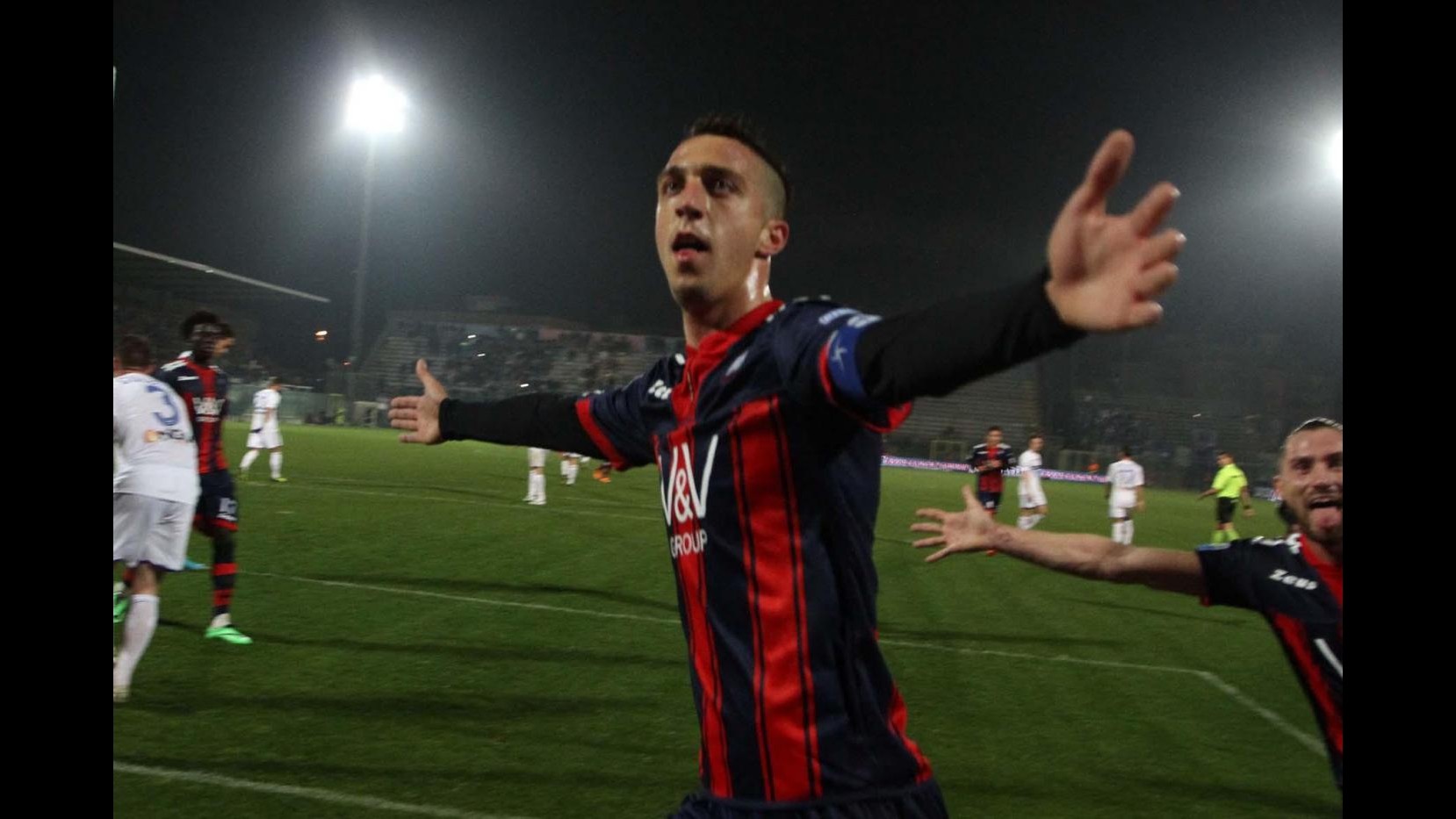 Serie B, al Crotone basta un rigore di Mazzotta: Brescia battuto 1-0
