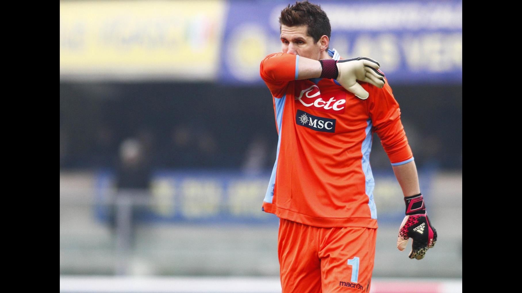 Tegola sul Napoli, per Rafael rottura crociato ginocchio destro e lungo stop