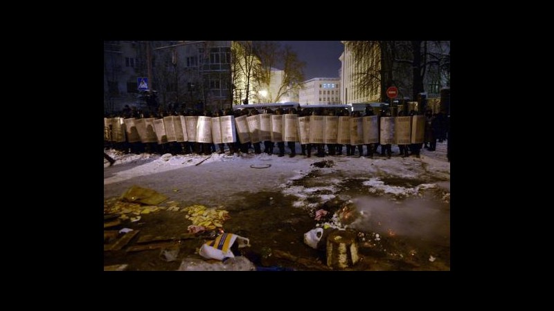 Ucraina, firmato accordo opposizione-Yanukovych per fine crisi