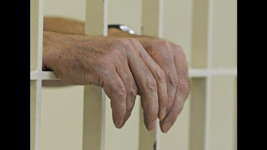 Bologna, evade da domiciliari: vuole tornare in carcere. Famiglia sotto sfratto