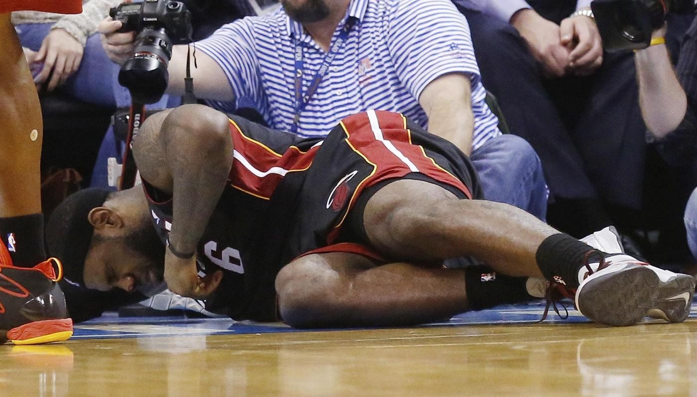 Basket, Nba: Miami travolge Oklahoma, ma James si rompe il naso