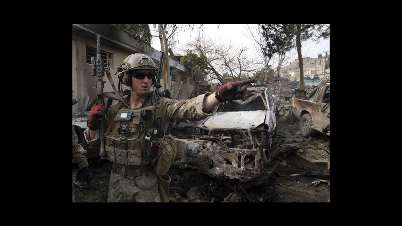 Afghanistan, attacco talebano a polizia vicino Kabul: un agente ucciso