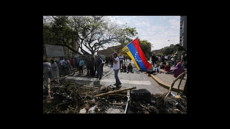 Venezuela, Lopez resta in carcere, governo invia soldati in Tachira