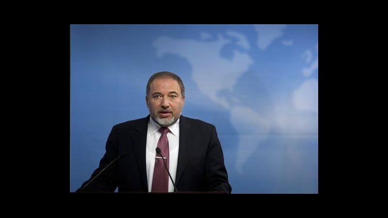 Israele, Lieberman incriminato per abuso di fiducia
