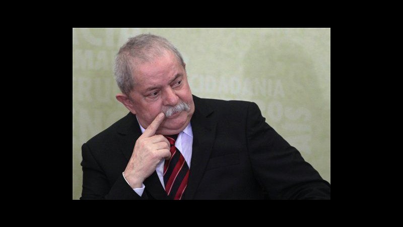 Brasile, accuse corruzione a Lula, pressing su procura per indagine