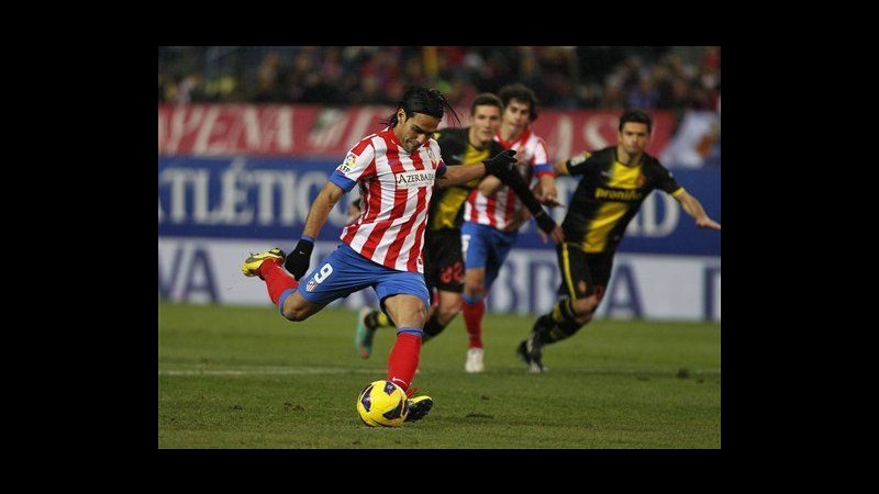 Liga, Barcellona inarrestabile a Malaga. Atletico Madrid tiene passo