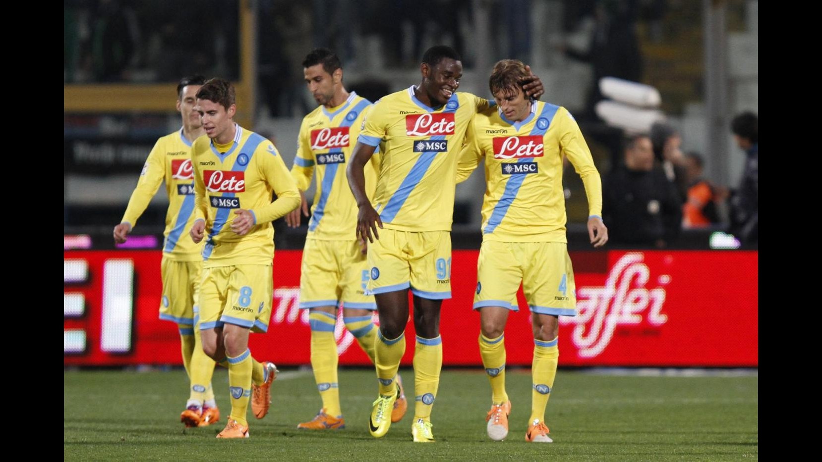 Serie A, Napoli poker da Champions: espugnata Catania. Zapata fa l’Higuain: doppietta