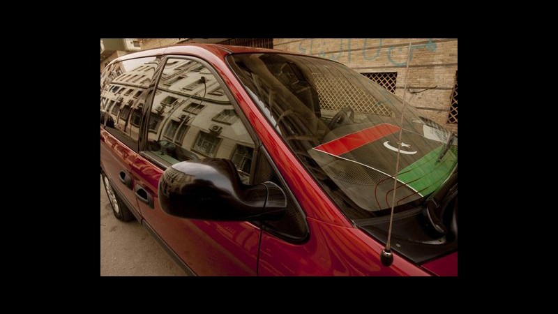 Libia, spari a console italiano Bengasi: salvato da auto blindata