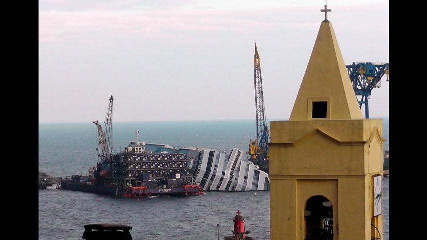 Costa Concordia, residente: La nave? Ormai ci fa compagnia