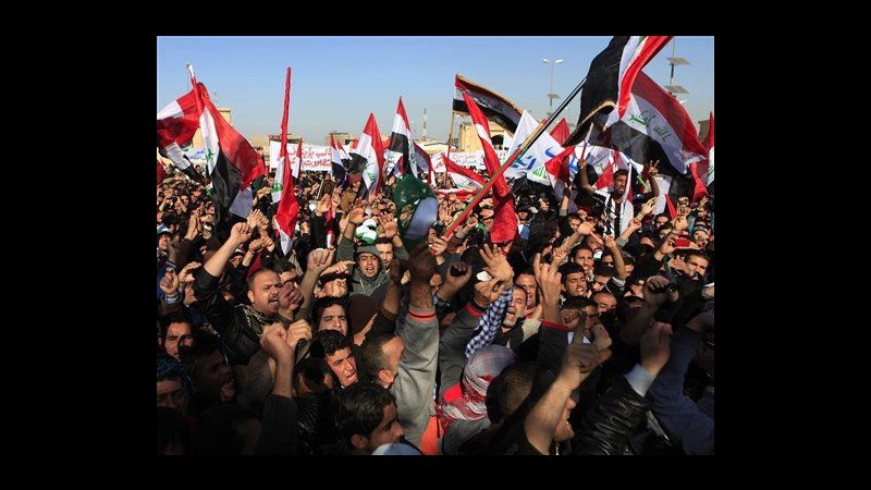 Iraq, duemila persone marciano a Baghdad a sostegno del governo