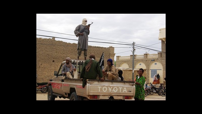 Parigi lancia intervento armato in Mali, un pilota la prima vittima