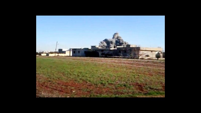 Siria, ribelli prendono controllo di base aerea Taftanaz nel nord