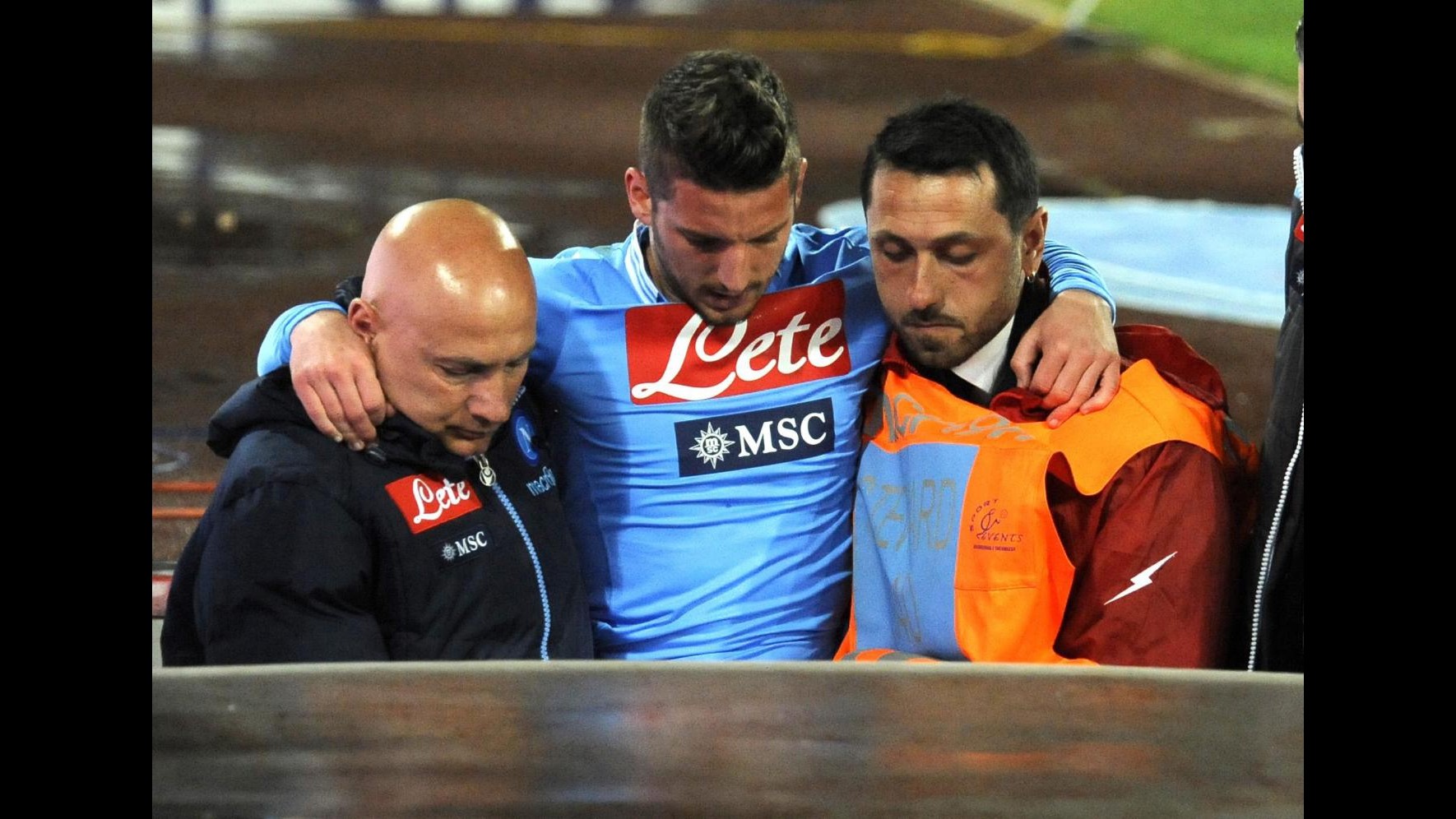 Napoli, distorsione alla caviglia per Mertens: salta il Catania