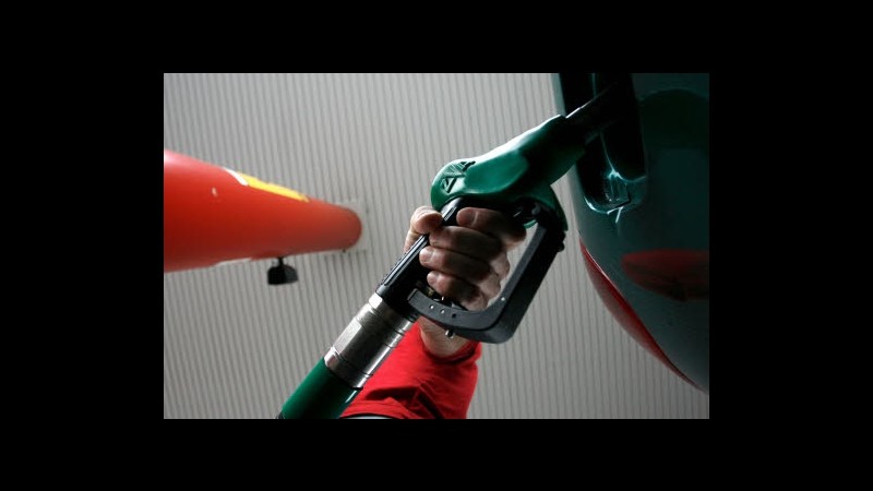Carburanti, benzina torna a salire, Eni ritocca di +1,5 centesimi