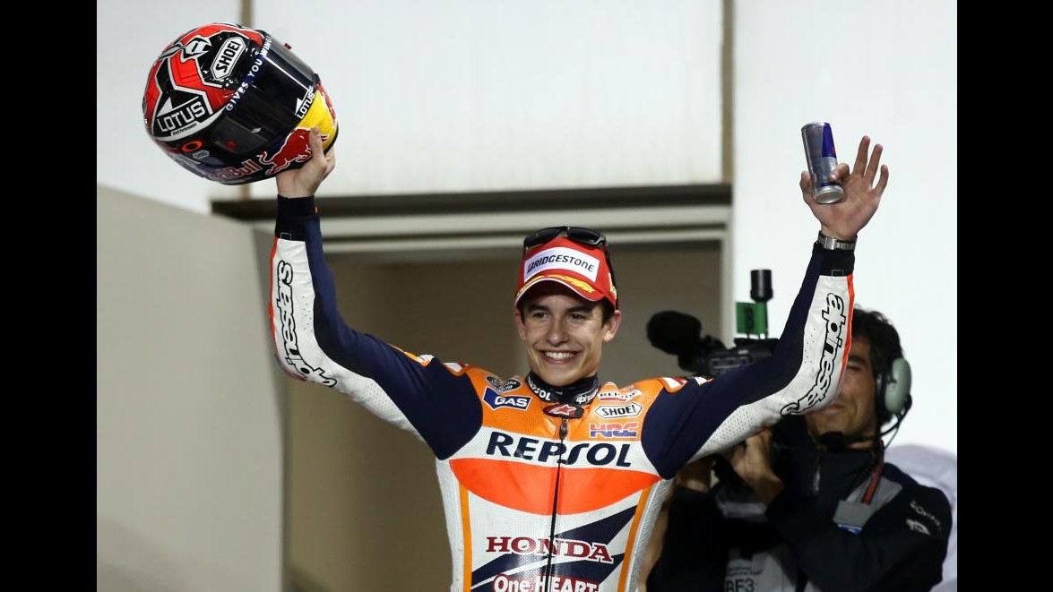 MotoGp, in Qatar è subito super Marquez ma Rossi c’è: secondo