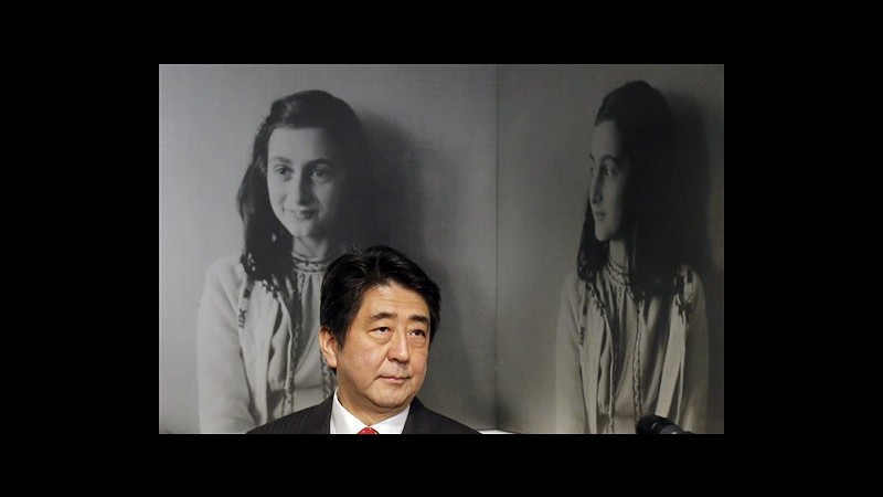 Olanda, premier Giappone visita casa-museo di Anna Frank