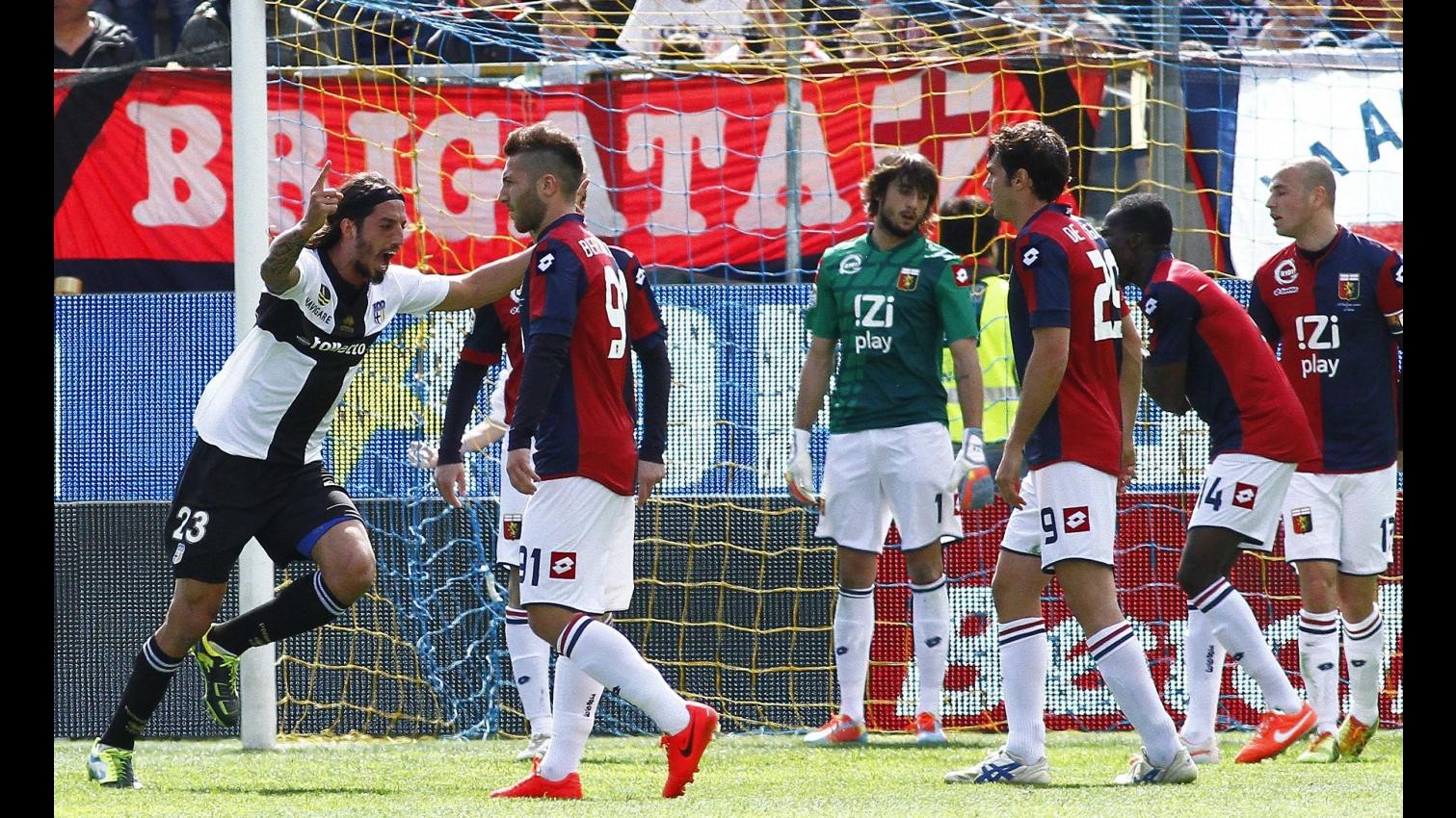 Serie A, Genoa rallenta il Parma: 1-1 al Tardini, Schelotto risponde a Cofie