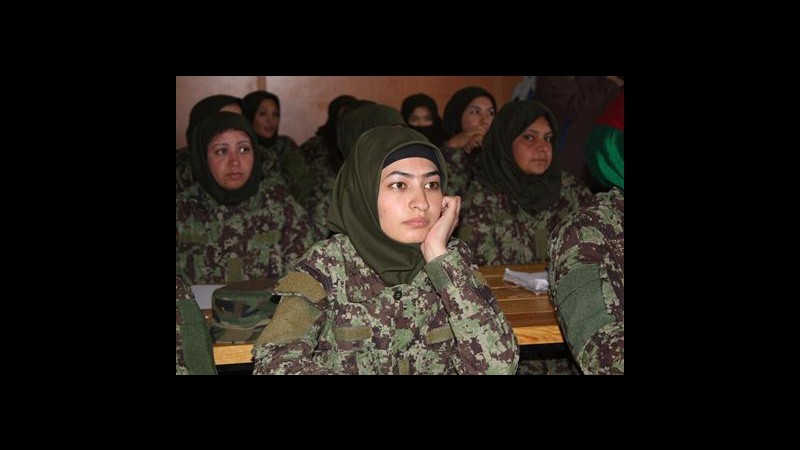 Afghanistan, prime sottufficiali donne prestano giuramento a Herat