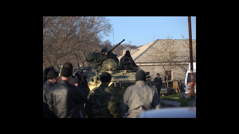 Crimea, forze filo-russe assaltano base ucraina Belbek