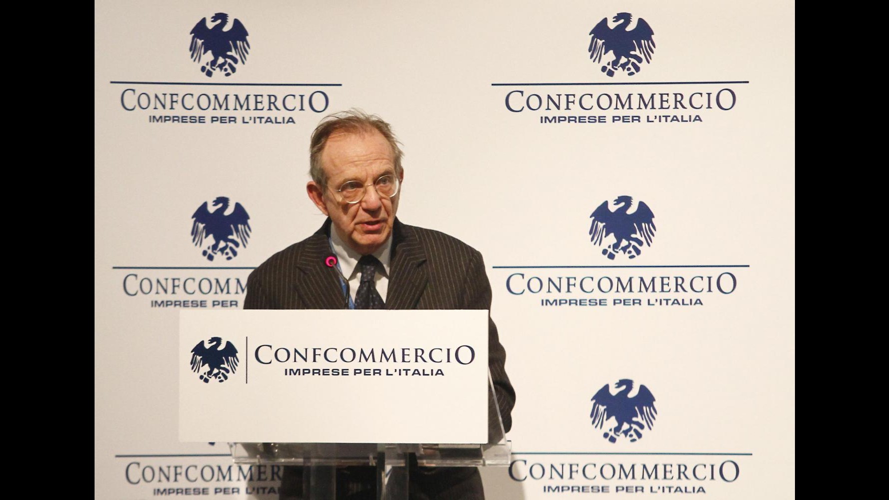 Padoan: Protrarsi crisi intollerabile, servono conti a posto. Spending review non punitiva