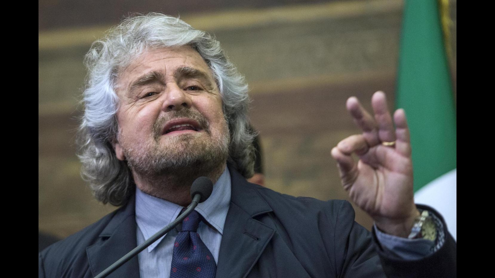 Grillo a Renzi: Tassare i risparmi è incostituzionale e immorale