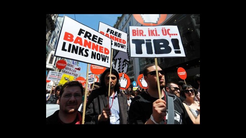 Turchia, Svezia: Blocco di Twitter voluto da Erdogan è stupido