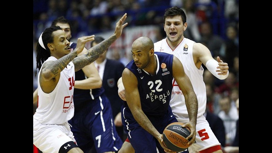 Basket, Eurolega: Milano soffre ma piega Efes Istanbul, playoff ad un passo
