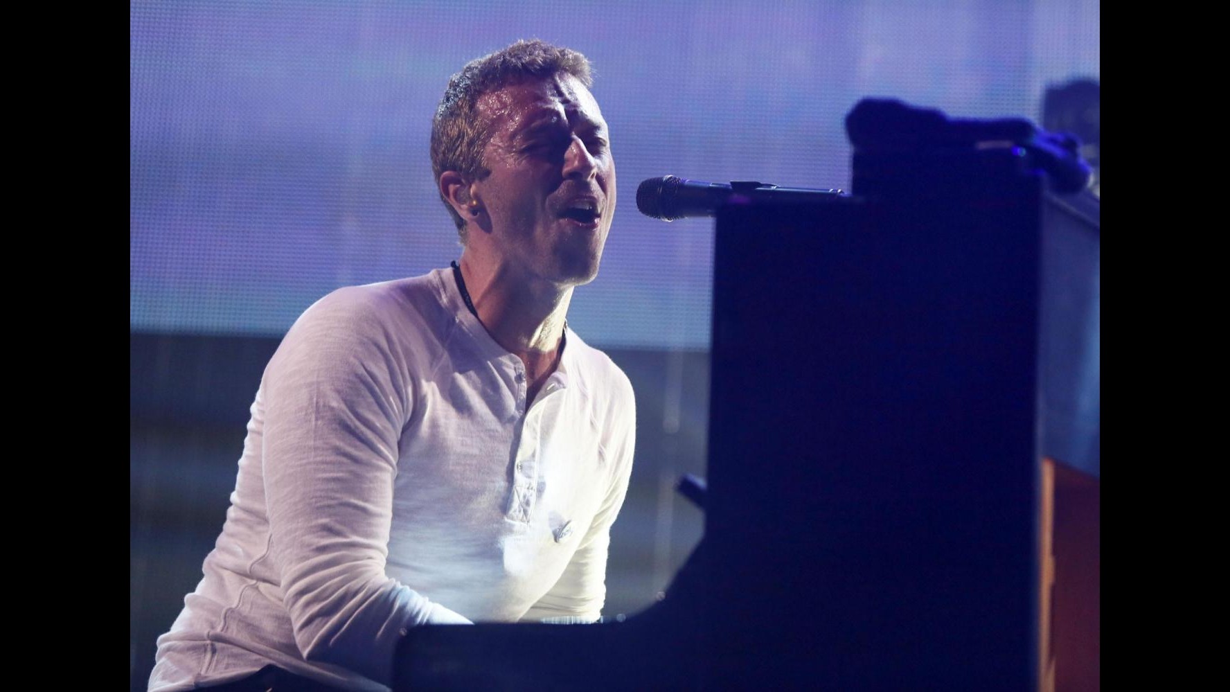 Chris Martin dei Coldplay entra in show tv ‘The Voice of America’