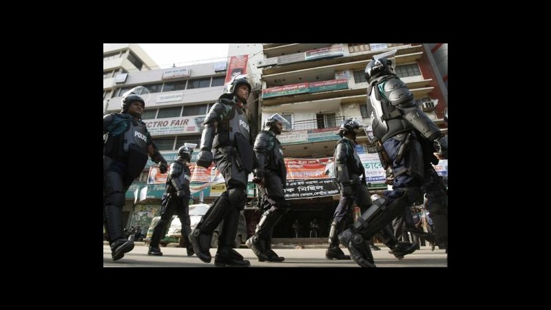 Bangladesh, sciopero a Dacca per aumento prezzi carburante: 25 feriti