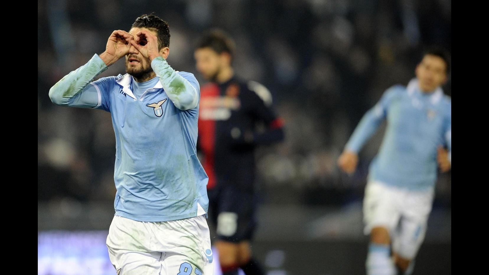 Serie A, Lazio vince in rimonta. Cagliari ko 2-1 fra le polemiche