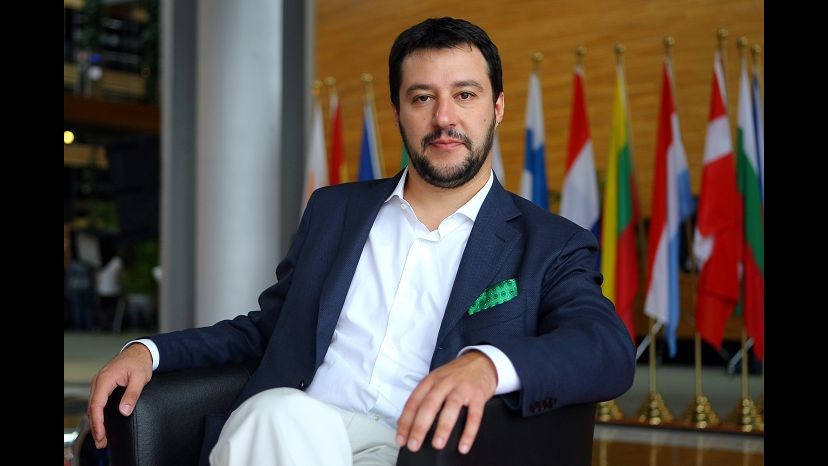Salvini: Lega creerà fronte europeo con Le Pen. Viva referendum in Crimea