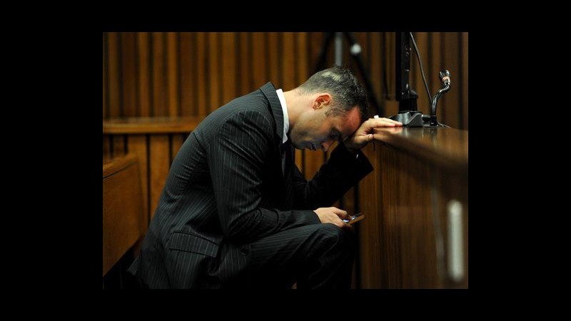 Pistorius, 12° giorno processo: difesa interroga fotografo polizia