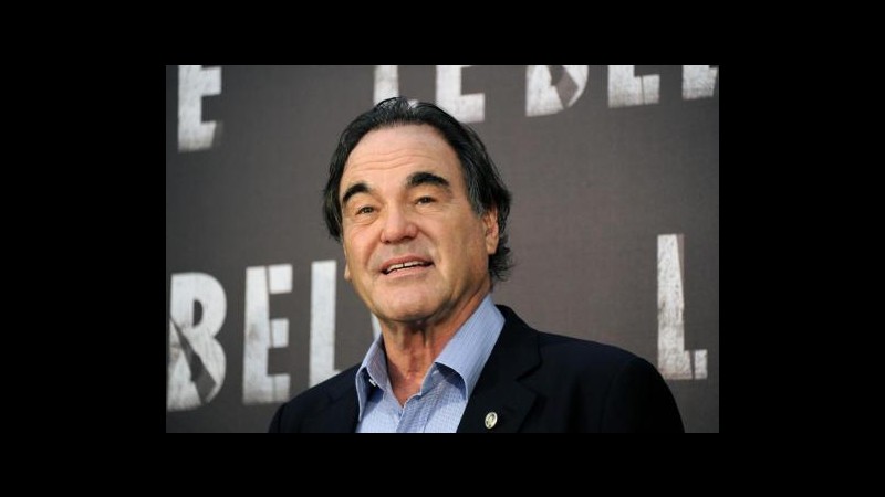 Oliver Stone loda Chavez: Grande uomo, ha cambiato il Venezuela