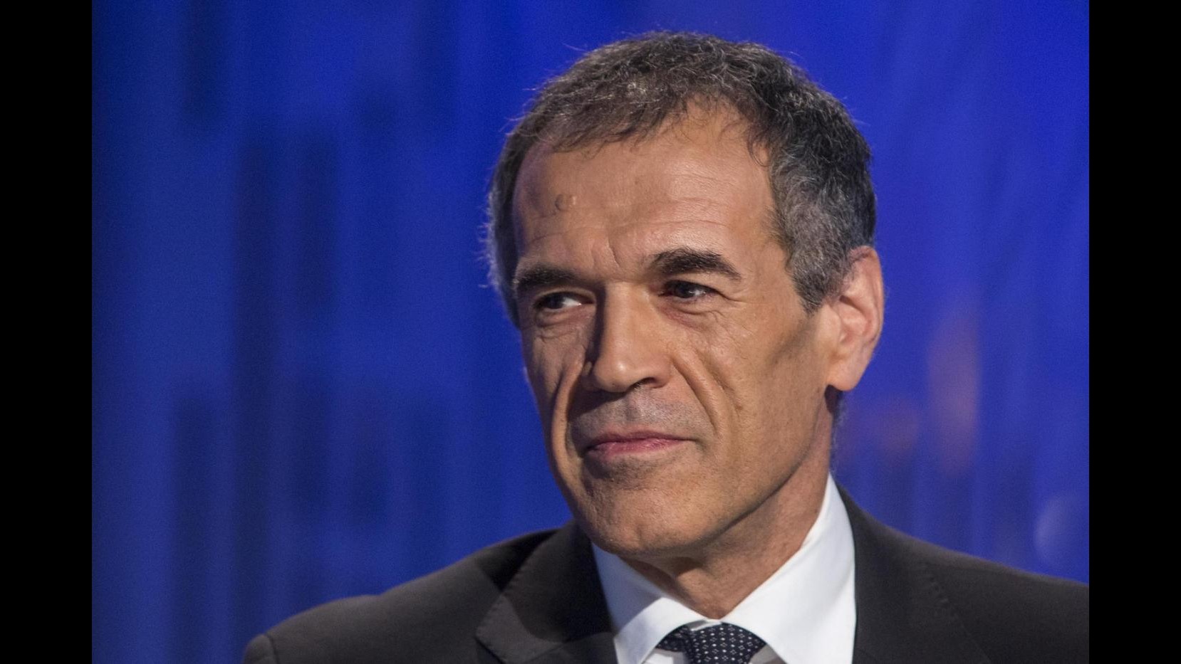 Spending review, bozza piano Cottarelli: tagli all’Arma e alla politica