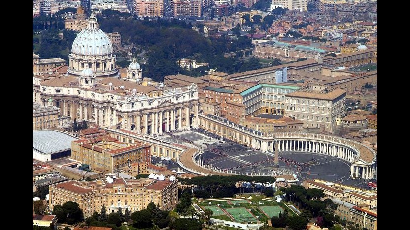 Vaticano: Politica e partiti non cancellino lo stato sociale