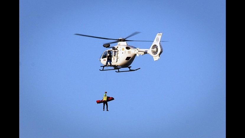 Bergamo, due ragazzine cadono in dirupo: una muore, l’amica si salva