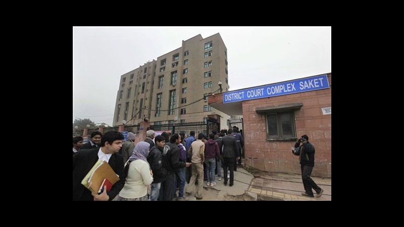India, presentate accuse per stupratori studentessa. Ancora proteste