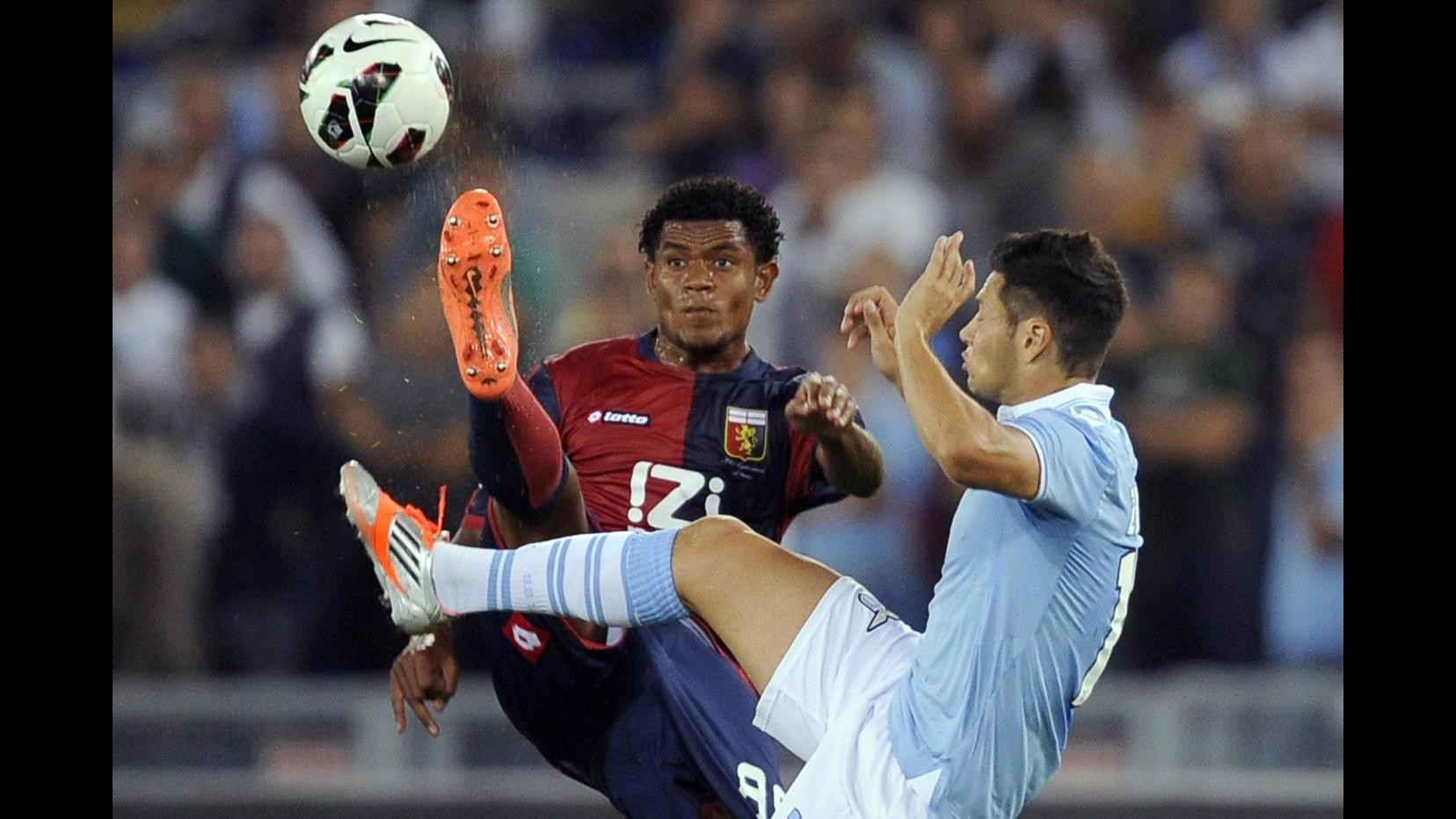 Calcio, Palermo: preso Anselmo, al Genoa difensore Pisano