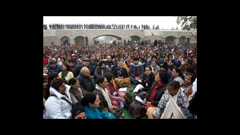 India, attesa per udienza incriminazione di stupratori studentessa