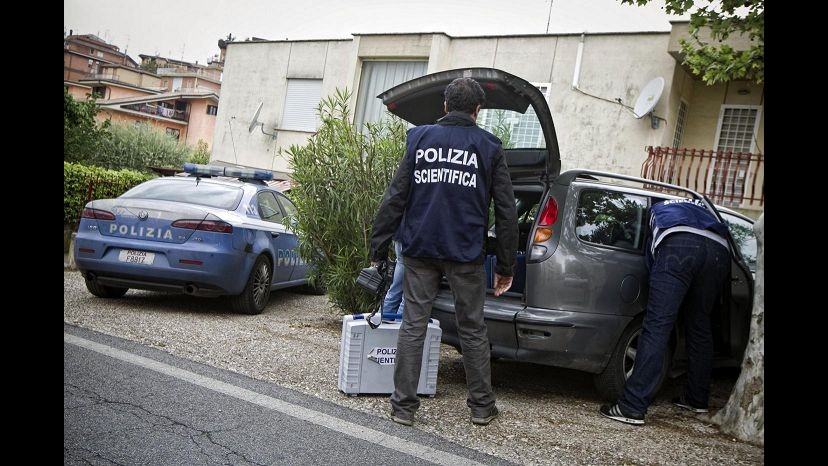Colleferro, uccide la moglie a martellate davanti ai figli
